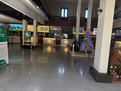 はじめにアンコール遺跡群チケットセンターでチケットを購入します。
3日券62ドル