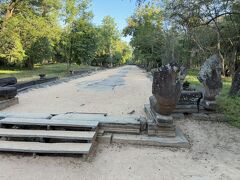 最初はベンメリア
シェムリアップ市内から1時間ほどでベンメリアに着きました。