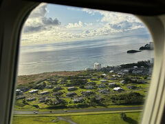 今回はガルーダで行きました。成田から7時間。やっと到着です。外が綺麗です。