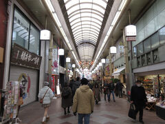 三条名店街を突き抜け
　