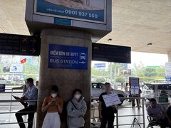 約1時間でホーチミンのタンソンニャット国際空港に到着しました。
ホーチミンは何度も来ていますが、初めて日中に到着です。

