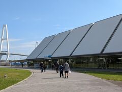 駅からすぐにお目当てのリニア鉄道館があります、入場券売り場であおなみ線1日乗車券を見せて￥1000が￥800になります