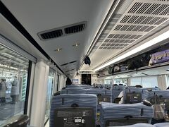 今年も安曇野へは電車を利用。車のタイヤは一応オールシーズンで雪道対応だけど、往復が疲れるので。家を出るのが遅くなり、特急の発車６分前に新宿駅着。最初に降りた通路はあずさの発着番線のホームに上がる階段がなくて焦る。新宿駅工事中でややこしい。人も多いし。