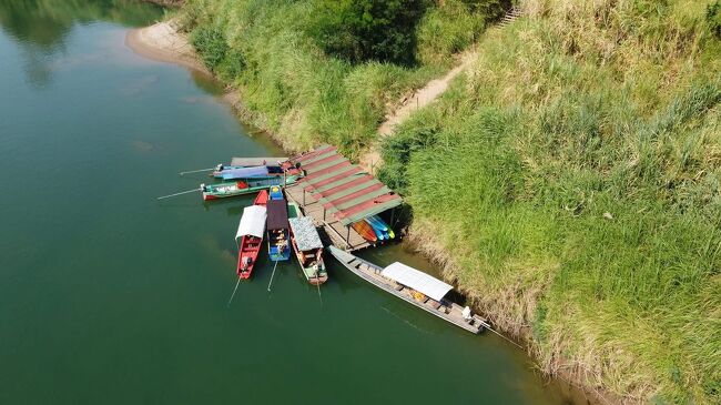 カンボジアストゥントレン州のコッハン島のボート乗り場です。