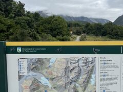 一年の計は元旦にあり（関係ない)！！さて1月1日からハイキングです。
フッカーバレートラックと言われるハイキングコースを歩きます。

ホワイトホースヒルと呼ばれる駐車場に車を停めてもいいんでしょうけど，午後はハーミテージホテルのアクティビティーを予約しているのでハーミテージホテルに停めさせてもらいました。