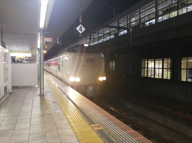 5:25<br />特急サンライズが来ました。一度だけ乗ったことがあります。