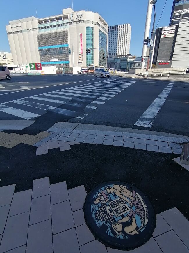 11:19<br />この日はお休みでマンホールカードがもらえなかった広島市Eの座標蓋を見に行きました。広島駅からも徒歩5分位です。