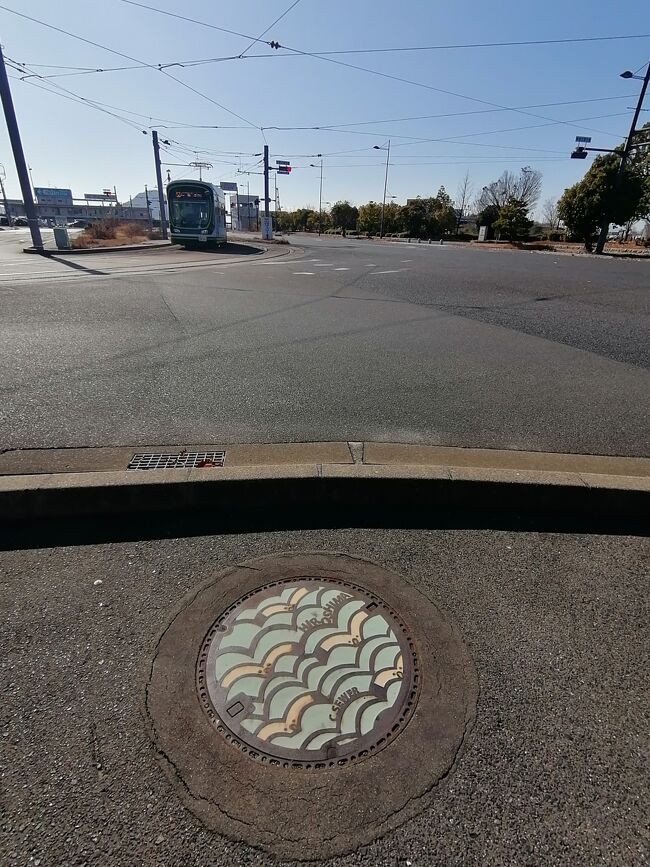 12:30<br />来るときに車窓から見かけたデザインマンホールを見に行きました。座標蓋は少し離れているようですがデザインは同じなのでこれでいいかなと。