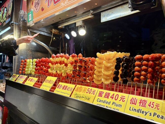 200円程でフルーツ飴^ ^<br />綺麗に並んでて可愛い