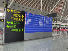 ■エアアジア FD615　シェムリアップ1635→バンコクドンムアン1750
キャリーバッグにいろいろ押し込んだら8kg超え。
慌てて取り出すと、係員は「いいよいいよ」。途端に緩くなりました。