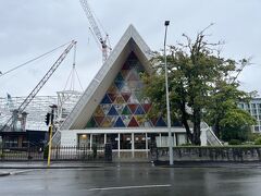 14:00　Cardboard Cathedral　へ
日本語では紙の教会と言われる日本人建築家の坂茂氏が震災後に大聖堂に代わる仮の祈りの場として設計した教会に来ました。
