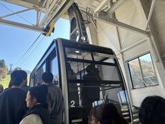 蔵王ロープウェイに乗って頂上地蔵山頂駅へ。料金は往復￥3,800。結構高い