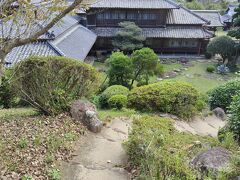 鍋島邸です。建物を奥には階段で上がる庭園があり、
建物の全体を見渡せます。