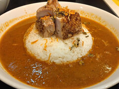 ●CURRY & SPACE e-two ＠京成/京成津田沼駅界隈

そして、僕がオーダーした「チキンカレー」です。
ビジュアル美しいです。
僕は辛いのがちょっと苦手なので、辛さ「普通」をオーダーしました。
スパイスがとっても効いているのを感じます。が、辛くないという、不思議な感じがしました。癖がないので、スパイスカレーに慣れてない人でも、美味しく頂けると思います。
丁寧にカレーを作っているお店だなという印象を受けました。非常に良いお店だと思います。
ごちそうさまでした！