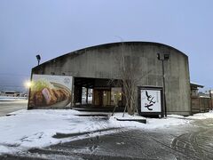 で、５分前からとん七さんの前で待ってます。
１７時ちょうどにドアオープンで、「寒い中お待ちいただいてありがとうございます」の丁寧な接客で好印象。