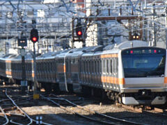 赤い電車の中央線・・・・・お懐かしいです・・・

（かつて通学で東京－お茶の水間を乗ってましたが・・・）
