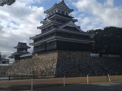 　中津唐揚げを食べた後は中津城公園に行きました。
　中津城公園は中津城本丸跡を中心とし、園内には中津城の復元天守と共に中津大神宮や城井神社等の複数神社が併設されて鎮座している公園です。
　中津城公園のスポットを紹介します。