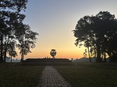 ちょっと遅かったみたい。
まだ太陽は見えないけど、かなり明るい状況です。