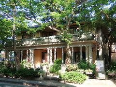 　関東大震災後の復興事業で建てられた外国人向けの集合住宅、山手234番館です。