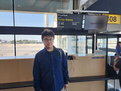 乗り換えて南極クルーズの基地の街、プンタ・アレーナスへ。国内線になるが、3時間半かかる。