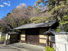 こちらは松尾芭蕉が住んでいたと言われる関口芭蕉庵。