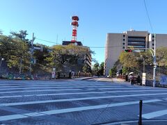 お次は福井城址に向かいます。
なんと県庁と県警となっています。