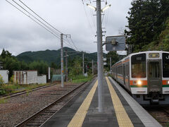 鳥居駅から今度は下り電車に乗って、三河大野駅へ。
この駅も１日数本の電車が発着するだけの無人駅。

