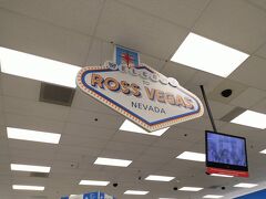 ロス　ドレスに行きたくって、ストリップまでやってきました。
でも全然掘り出し物見つけられない。。。
やたら警備員が多くて、万引き？に目を光らせていました。
駐車場がわかりにくいし、その駐車場代も支払はクレカと車を登録して自動引き落としだし、来なくてもよかったかも！？