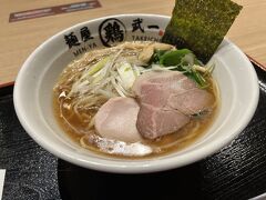 フードコートの麺屋 武一で比内地鶏中華そば（980円？）を食べたあと 少しだけブラブラ。