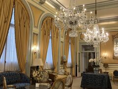 ホテル　アベニーダ・パレスのサロン。古さは感じますが、贅沢な空間で落ち着きました。