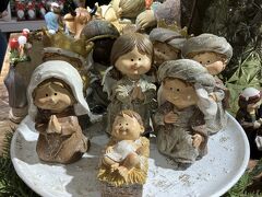 ロシオ広場のクリスマスマーケットで見つけた聖母子蔵。可愛らしすぎる！