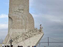 バスに乗ってベレン地区に来ると、ずいぶん雰囲気変わります。これは発見のモニュメント。リスボンカードで無料。