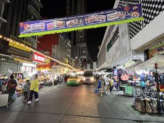 インドラスクエアへ。