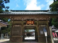 上り下りがここでもありますが足場は良好です。
山頂付近であるだけに空が広いです。