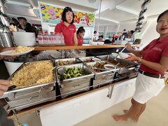 12:45 船内でブッフェランチ（タイ料理）