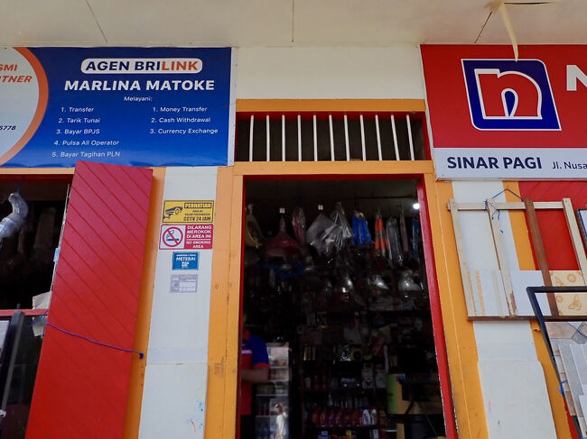 ハッタ島には、ATMがありせん。<br />バンダ島のATMでお金を引き出そうとしましたが、<br />機械には現金が無いと表示されました。<br />この様な時には、商店でお金を引き出します。