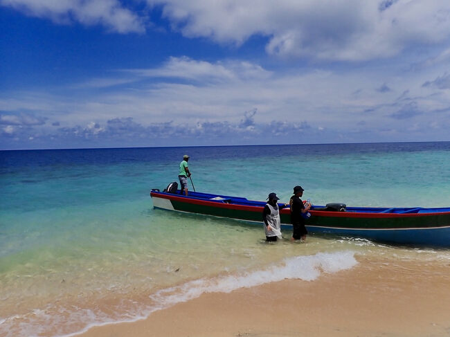 この島は1000人ぐらいの人口で、<br />ナツメグなどの香料を産業にしています。