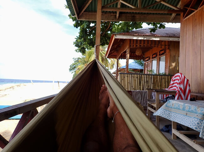 一泊、3食込みで、350kルピア(キャッシュ3500円)。<br />最終日に支払います。<br />ーーーーーーーーーーーーーーーーーーー<br />2024/12/2(月) 合計(インドネシアルピア)  <br />両替手数料        120kルピア    <br />船代                   50kルピア<br />昼食                   15kルピア          <br />飲食・雑貨          95kルピア             <br />計                      280kルピア<br />10,000ルピア＝100円として 2800円<br /><br />2019/11/27から旅を初めて1830目まで<br />計 9,765,654円使用。<br />1日、5336円 使っています。