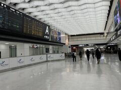 久しぶりの成田空港の到着ロビー。
千葉の自宅からだと断然成田発の方が近いんですよね。
もっと成田発の国内線が増えるとありがたいんですけど。