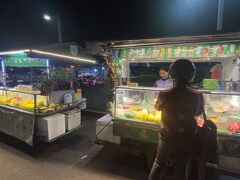 いつものように夕食へ。
今回はまったりクリーミーなアボカドとさっぱりパッションフルーツの組み合わせのシェイクにしました。
結果はお互いにいいところを打ち消しあって、なんだか主張のないシェイクでした。