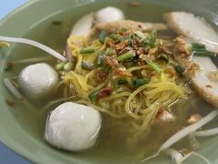 お粥の有名店が営業していたので入店。
さすがに午前2時すぎだからお粥は品切れとのこと。
代わりにバーミー頼んだが美味しくなかったです。