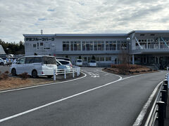 13時に予約していた伊豆フルーツパークに到着。
受付するとかなり早くに到着したのですがすぐに案内して貰えました。
前に受付していたグループは送迎バスで遠くのビニールハウスへ行くようですが、我々は歩いていける梅という場所でした。
この日は予約でいっぱいのようです。
また、さほど並ばず、列も同じでしたので当日清算でもよかったかな、と思いました。