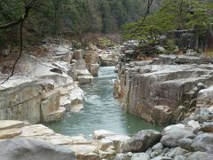 浦島太郎伝説のある寝覚の床へ行きました。
良いところだったけど、中山道随一の名勝というには天気が良くない。