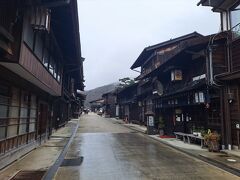 前回とあまり変わらない風景。
今回も雨の奈良井宿です。しっとり。
晴れた奈良井を歩きたいんだけどね。