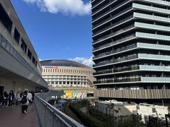 地下鉄に乗って、唐人駅下車。
けっこう歩いて、PayPayドーム到着です。