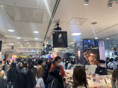 食後はJR名古屋タカシマヤ10階へ

10:25のアムール・デュ・ショコラの様子

どこも人、人、人ですね！