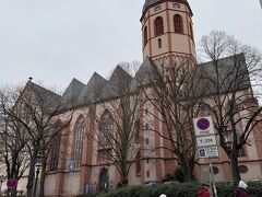 目的地の聖シュテファン教会です。

マインツも本当は半日くらいかけて、いくつかの教会を見てまわって、ついでにランチもできればと思ってたんですが、時間が足りませんでした。

一番興味のあったこの教会に絞って、じっくり見学することにしました。