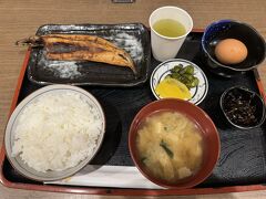 2日目です！
ホテルで朝食をいただきます。
カプセルホテルでしたが、しっかりとした定食がいただけました！