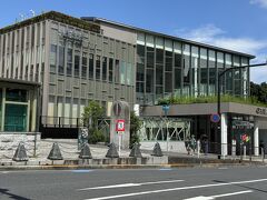 駅舎が新しくなった原宿駅