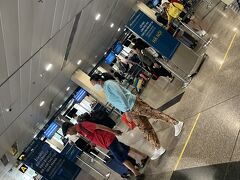 国内線ターミナルへ。
ほとんどがベトナム航空のチェックインカウンター。
(もちろんベトジェットもあるよ)